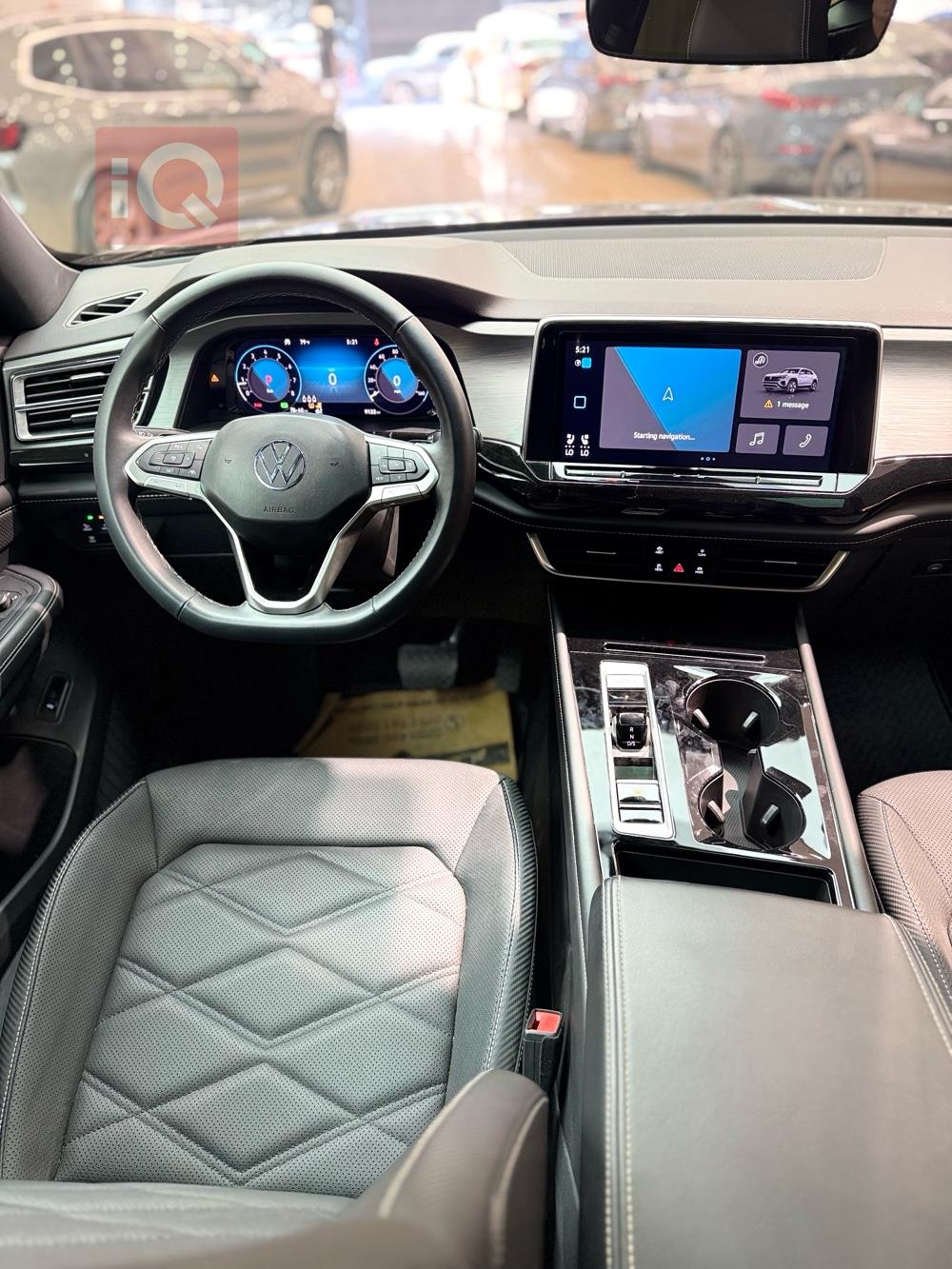 ڤۆڵکسواگن ئەتڵەس کرۆس سپۆرت